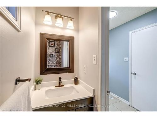 15 Rosebud Avenue, Brampton, ON - Indoor Photo Showing Bathroom