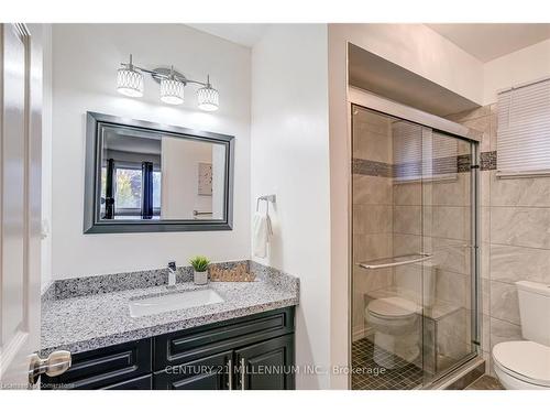 15 Rosebud Avenue, Brampton, ON - Indoor Photo Showing Bathroom