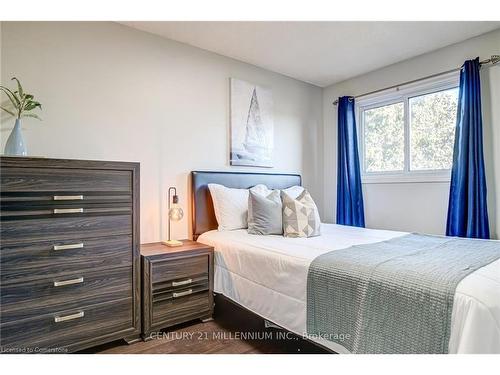 15 Rosebud Avenue, Brampton, ON - Indoor Photo Showing Bedroom