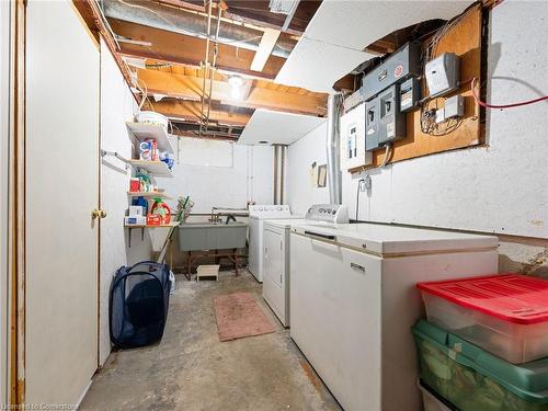 3462 Bannerhill Avenue, Mississauga, ON - Indoor Photo Showing Laundry Room