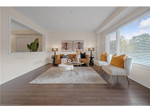 7705 Sassafras Trail Trail, Niagara Falls, ON - Indoor Photo Showing Living Room