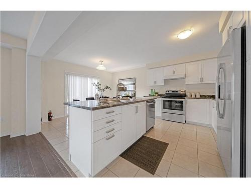 7705 Sassafras Trail Trail, Niagara Falls, ON - Indoor Photo Showing Kitchen With Stainless Steel Kitchen