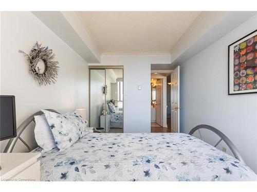 1912-3605 Kariya Drive, Mississauga, ON - Indoor Photo Showing Bedroom