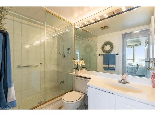 1912-3605 Kariya Drive, Mississauga, ON - Indoor Photo Showing Bathroom