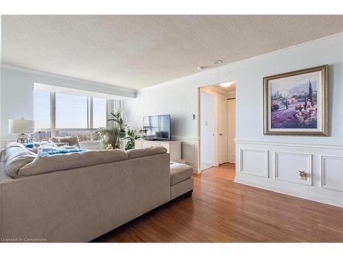 1912-3605 Kariya Drive, Mississauga, ON - Indoor Photo Showing Living Room