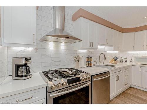 22 Mcintyre Lane Lane, Grand Valley, ON - Indoor Photo Showing Kitchen With Upgraded Kitchen