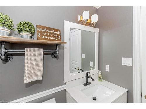 22 Mcintyre Lane Lane, Grand Valley, ON - Indoor Photo Showing Bathroom