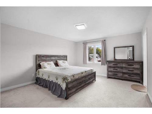 6733 Cropp Street Street, Niagara Falls, ON - Indoor Photo Showing Bedroom