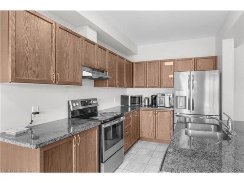 6733 Cropp Street Street, Niagara Falls, ON - Indoor Photo Showing Kitchen With Double Sink