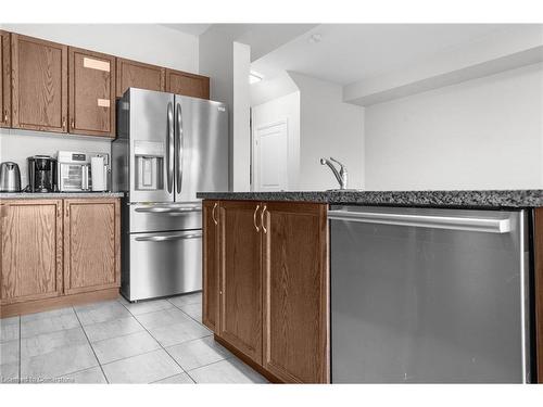 6733 Cropp Street Street, Niagara Falls, ON - Indoor Photo Showing Kitchen