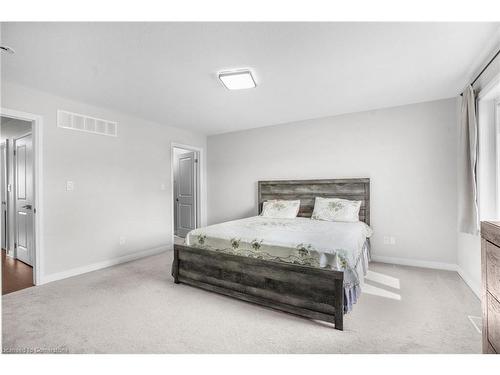 6733 Cropp Street Street, Niagara Falls, ON - Indoor Photo Showing Bedroom