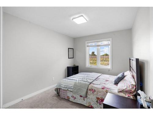 6733 Cropp Street Street, Niagara Falls, ON - Indoor Photo Showing Bedroom