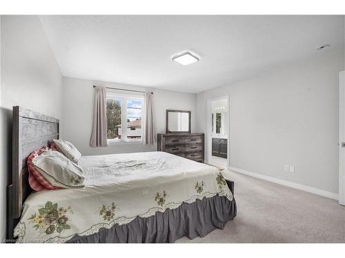 6733 Cropp Street Street, Niagara Falls, ON - Indoor Photo Showing Bedroom