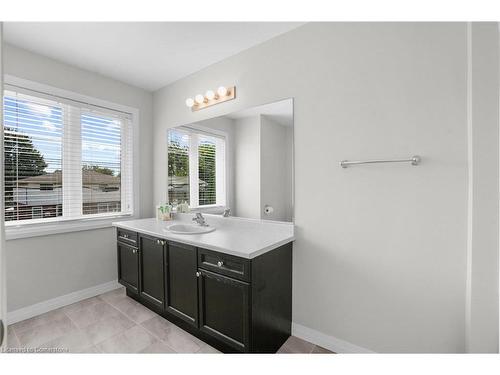 6733 Cropp Street Street, Niagara Falls, ON - Indoor Photo Showing Bathroom