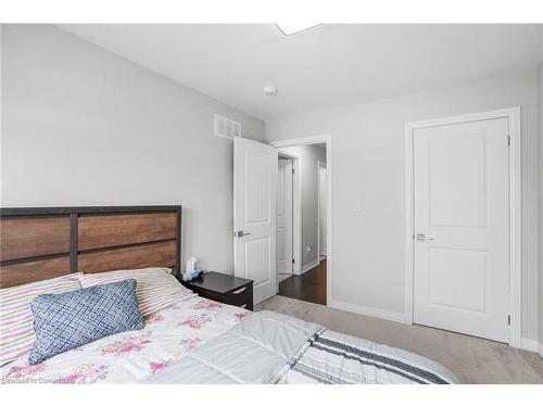 6733 Cropp Street Street, Niagara Falls, ON - Indoor Photo Showing Bedroom