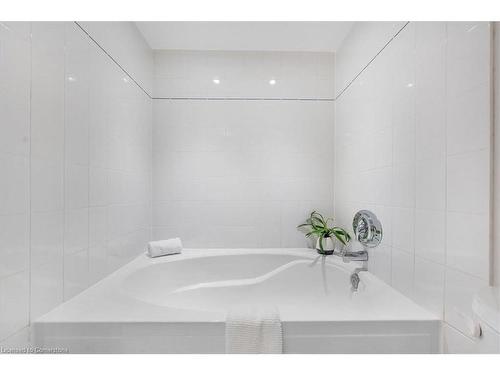 911-5 Rowntree Road, Toronto, ON - Indoor Photo Showing Bathroom