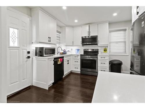 109 Terrace Drive, Hamilton, ON - Indoor Photo Showing Kitchen