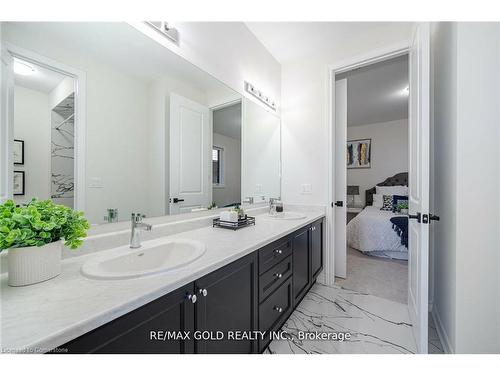 27 Lippa Drive, Caledon, ON - Indoor Photo Showing Bathroom