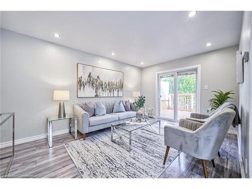 131 Poplar Drive, Cambridge, ON - Indoor Photo Showing Living Room