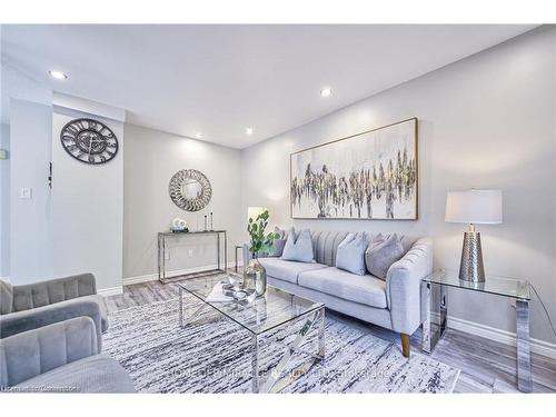 131 Poplar Drive, Cambridge, ON - Indoor Photo Showing Living Room