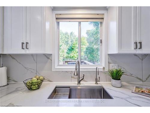 131 Poplar Drive, Cambridge, ON - Indoor Photo Showing Kitchen