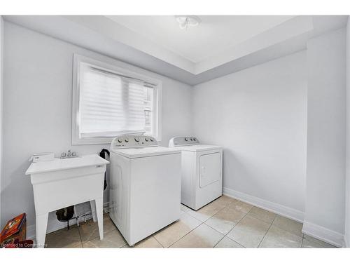 2122 Royal Gala Circle, Mississauga, ON - Indoor Photo Showing Laundry Room