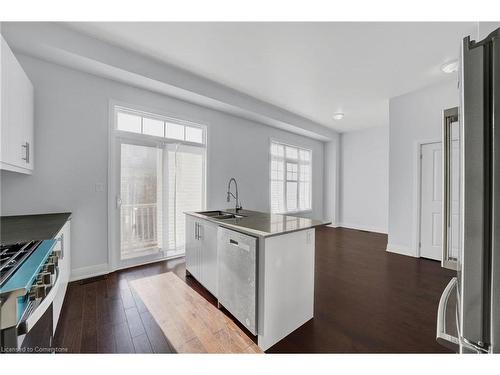 2122 Royal Gala Circle, Mississauga, ON - Indoor Photo Showing Kitchen