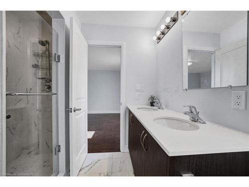 2122 Royal Gala Circle, Mississauga, ON - Indoor Photo Showing Bathroom