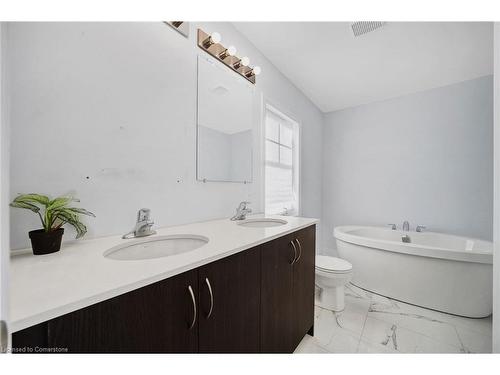 2122 Royal Gala Circle, Mississauga, ON - Indoor Photo Showing Bathroom