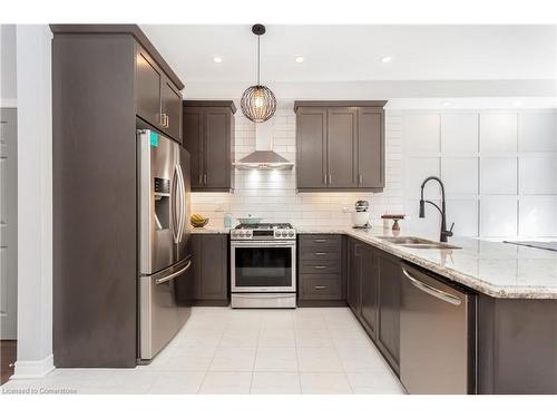 3038 Hibiscus Gardens, Oakville, ON - Indoor Photo Showing Kitchen With Upgraded Kitchen