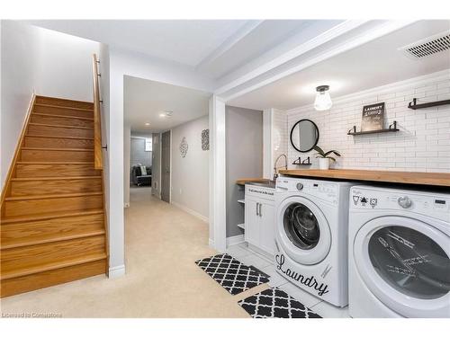 3038 Hibiscus Gardens, Oakville, ON - Indoor Photo Showing Laundry Room