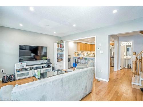 923 Sprague Place, Milton, ON - Indoor Photo Showing Living Room