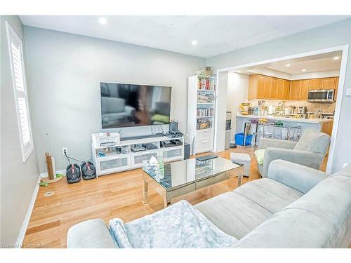 923 Sprague Place, Milton, ON - Indoor Photo Showing Living Room