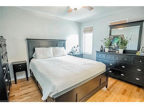 923 Sprague Place, Milton, ON - Indoor Photo Showing Bedroom