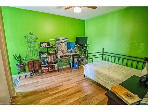 923 Sprague Place, Milton, ON - Indoor Photo Showing Bedroom