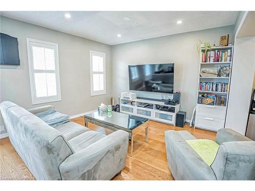 923 Sprague Place, Milton, ON - Indoor Photo Showing Living Room