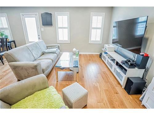 923 Sprague Place, Milton, ON - Indoor Photo Showing Living Room