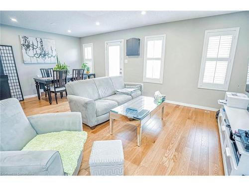 923 Sprague Place, Milton, ON - Indoor Photo Showing Living Room