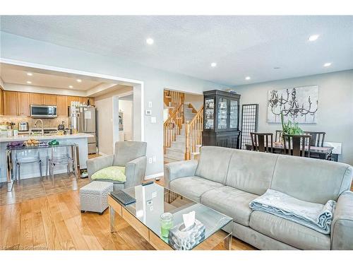 923 Sprague Place, Milton, ON - Indoor Photo Showing Living Room