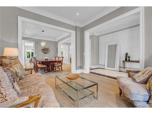 410 Atwater Avenue, Mississauga, ON - Indoor Photo Showing Living Room