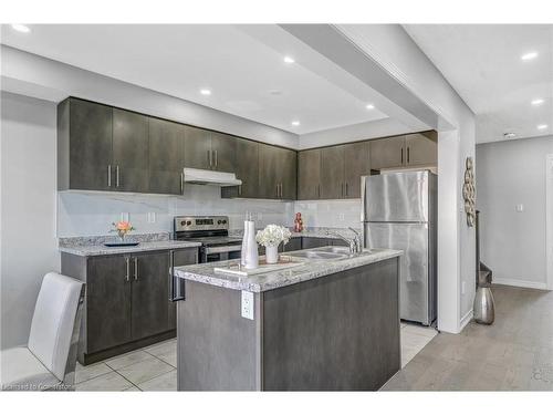 4-740 Linden Drive, Cambridge, ON - Indoor Photo Showing Kitchen With Double Sink With Upgraded Kitchen