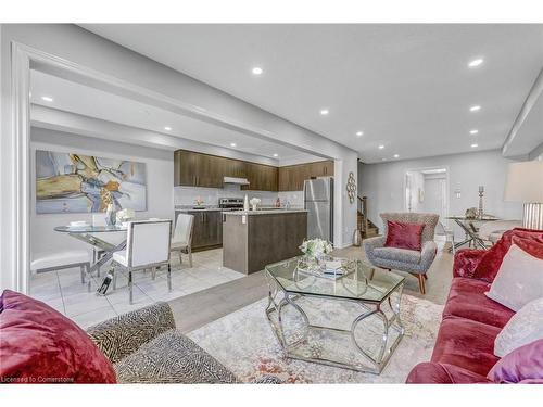 4-740 Linden Drive, Cambridge, ON - Indoor Photo Showing Living Room