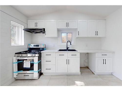 971 Ormsby Street, London, ON - Indoor Photo Showing Kitchen With Double Sink