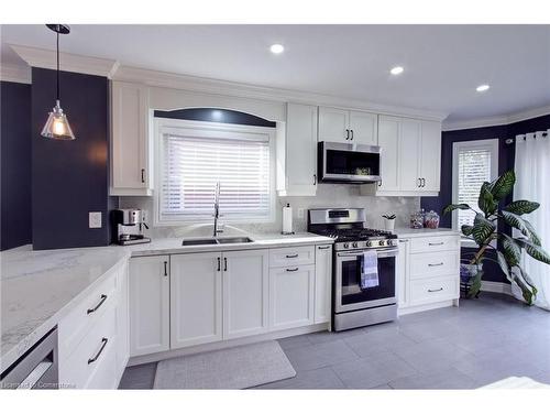 3087 Orleans Road, Mississauga, ON - Indoor Photo Showing Kitchen With Double Sink