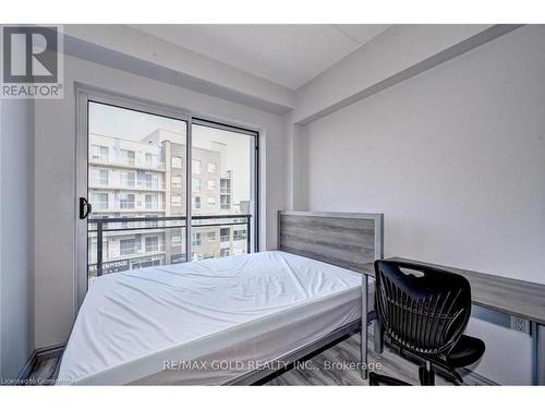 G304-275 Larch Street, Waterloo, ON - Indoor Photo Showing Bedroom