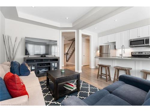 22 Abigail Crescent, Caledon, ON - Indoor Photo Showing Living Room