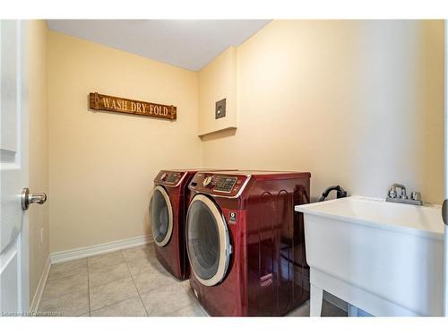 22 Abigail Crescent, Caledon, ON - Indoor Photo Showing Laundry Room