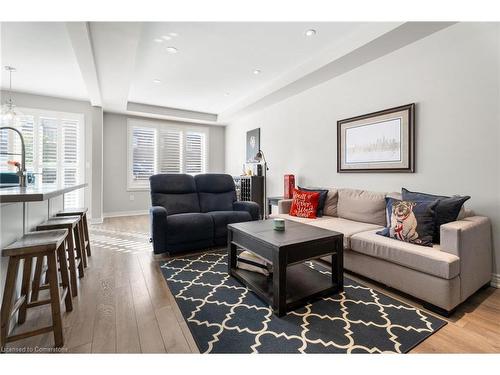 22 Abigail Crescent, Caledon, ON - Indoor Photo Showing Living Room