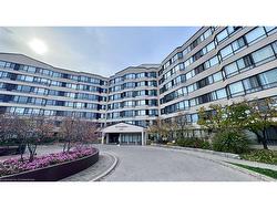 1001 Cedarglen Gate  Mississauga, ON L5C 4R2