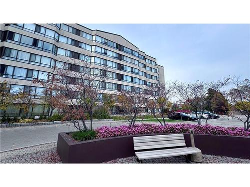 1001 Cedarglen Gate, Mississauga, ON - Outdoor